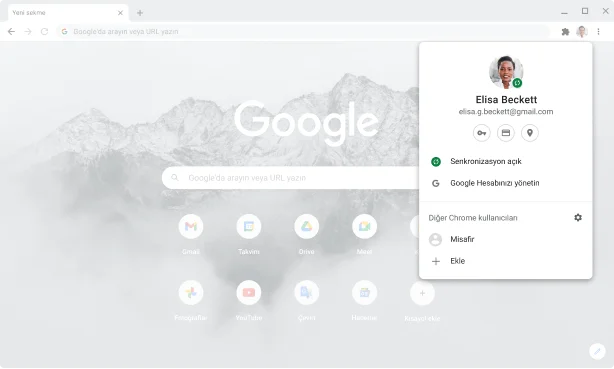Chrome tarayıcı penceresinde, senkronizasyonun etkinleştirildiği Google Hesabı için hesap ve senkronizasyon ayarları gösteriliyor.